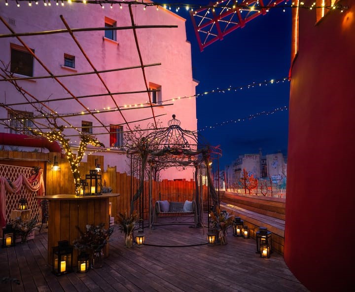 Airbnb Moulin Rouge