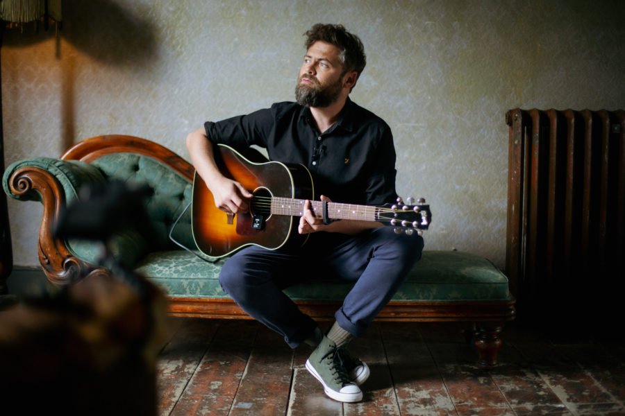 Passenger en duo avec Ed Sheeran pour les 10 ans de 'Let Her Go'