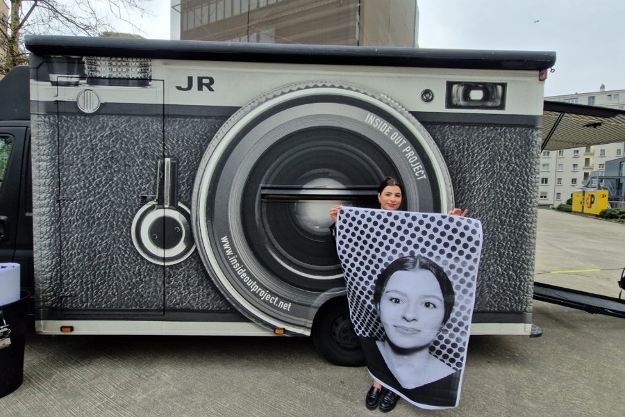 8 mars: des portraits de JR affichés à Uni Mail