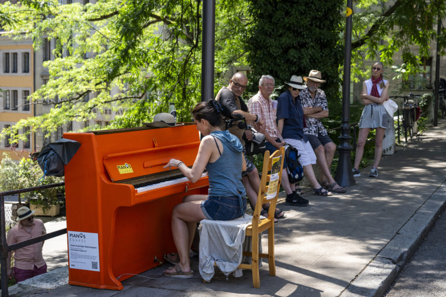 Un air de piano flotte à Genève