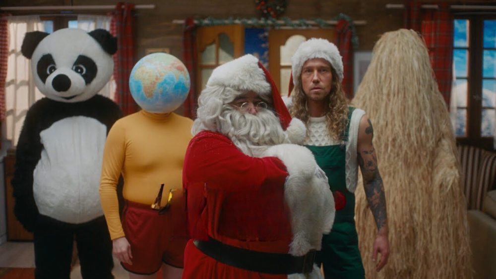 Julien Doré: un clip déjanté pour fêter Noël avec style
