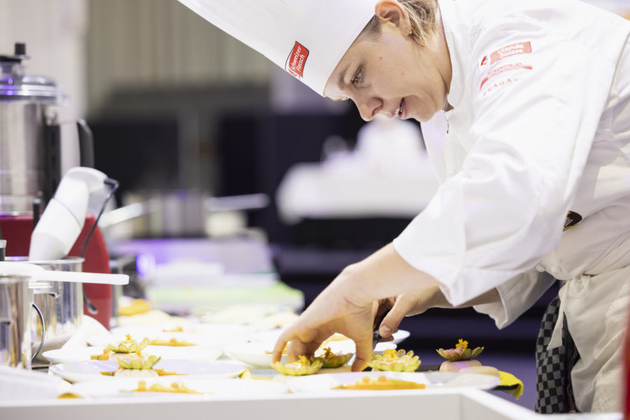 Elodie Schenk, seule femme et genevoise en finale du Cuisinier d’Or 2025