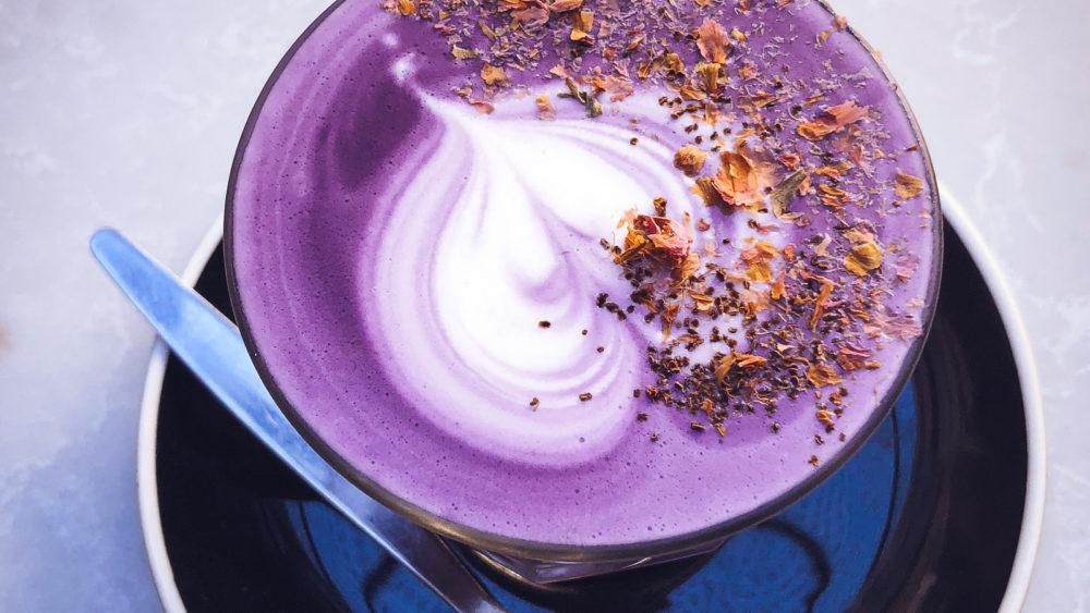 L'ube latte, la boisson violette qui va détrôner le matcha