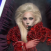 Lady Gaga dans la série Mercredi sur Netflix, en costume de son personnage Rosaline Rotwood
