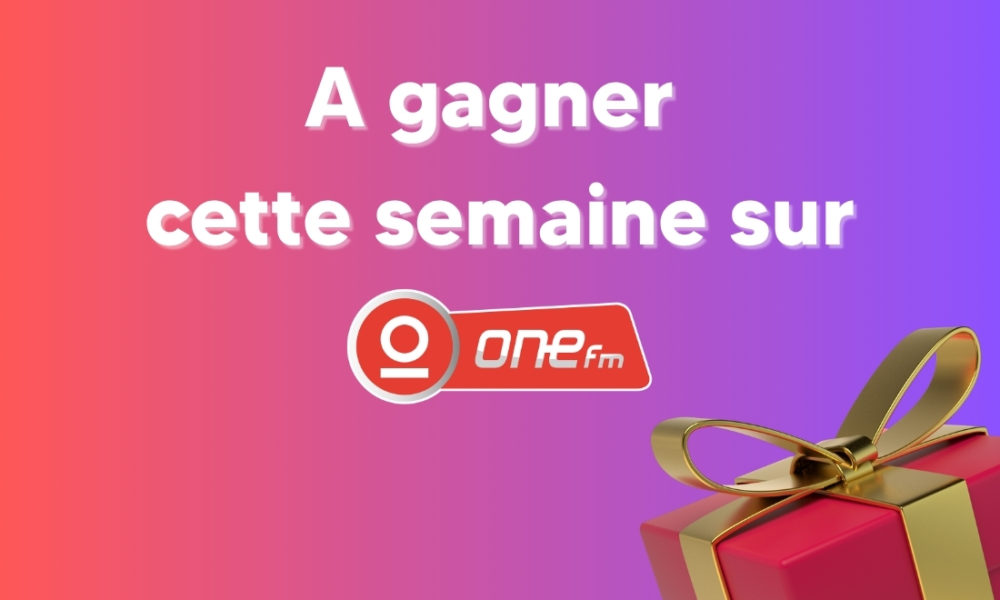 Visuel promotionnel One FM annonçant les jeux et cadeaux à gagner cette semaine à l’antenne, avec logo de la radio et un paquet cadeau sur fond dégradé rouge-violet.