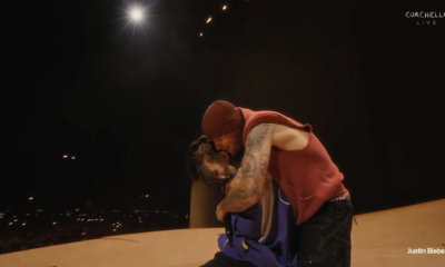 Billie Eilish submergée par l’émotion aux côtés de Justin Bieber sur scène à Coachella.