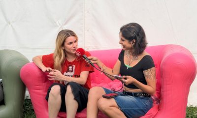 Nur interviewe Adèle Castillon quelques minutes avant son concert au Paléo Festival.